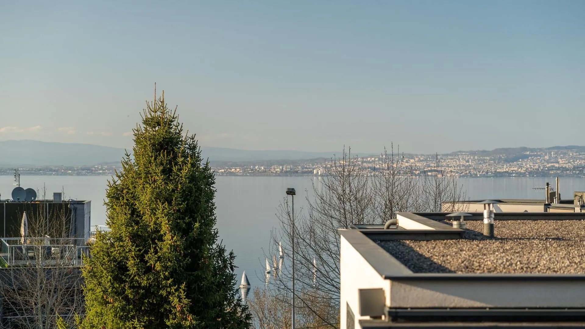 Bright Modern Apartment With Lake View In Evian Neuvecelle