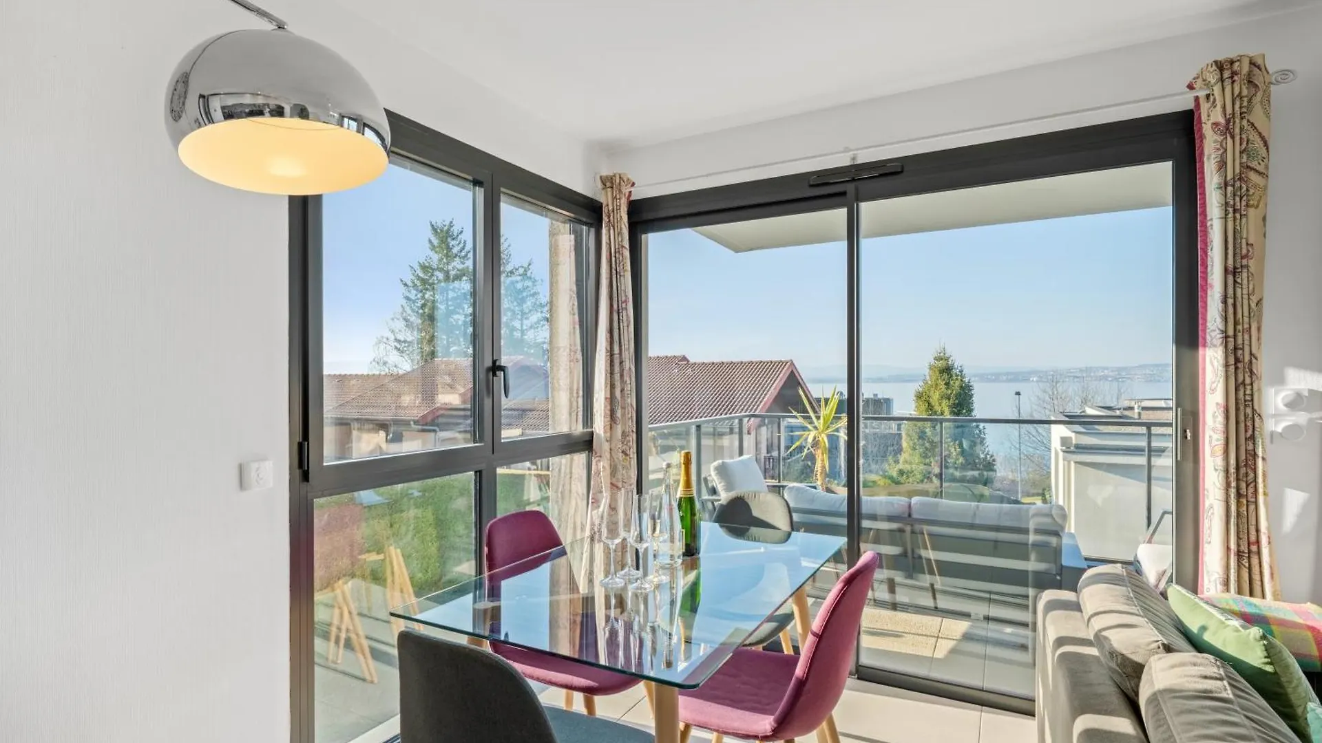 Bright Modern Apartment With Lake View In Evian Neuvecelle